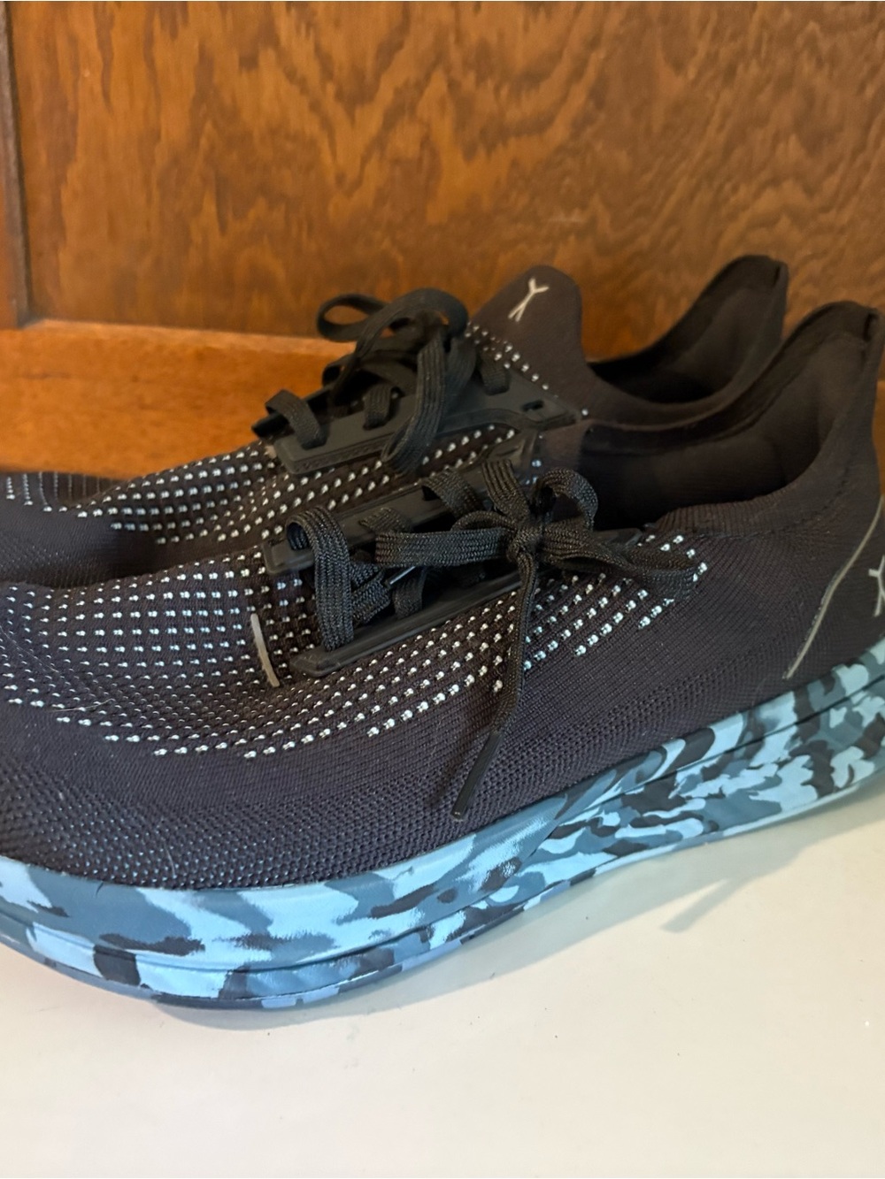 Men’s Flux adapt runner Black Knit Athletic Shoes with Blue Camo Midsole